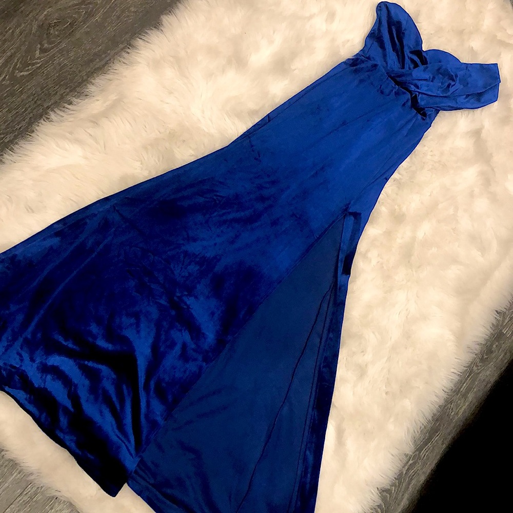 Beautiful Royal Blue Velvet dress! Perfect as a wedding guest or Prom!!